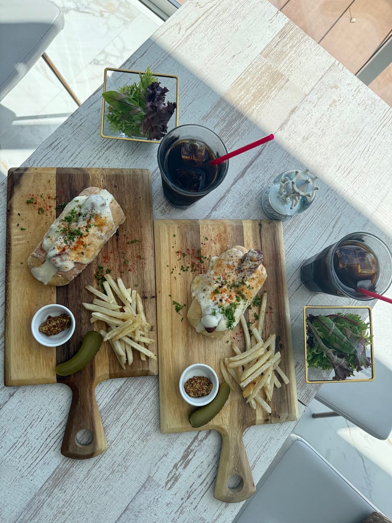 anuanua horse garden & cafe